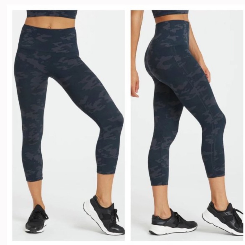 NEW SPANX BLACK‎ CAMO Look at me now leggings CROPPED NWT
